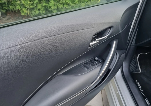 Toyota Corolla cena 69990 przebieg: 238000, rok produkcji 2019 z Warszawa małe 154